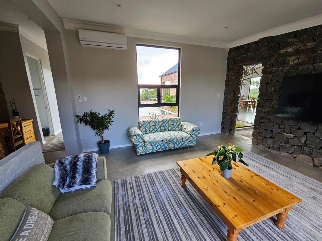 Hilltop House Ladysmith Exterior photo