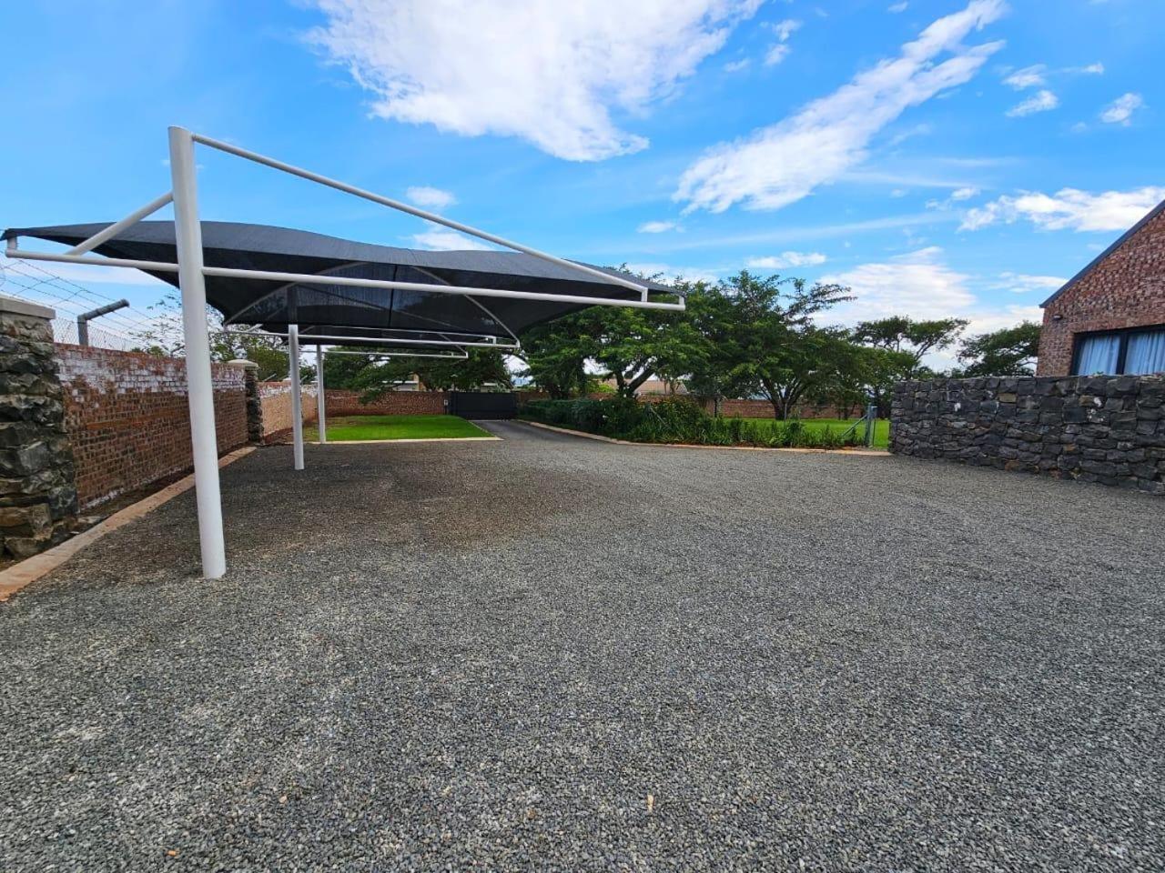 Hilltop House Ladysmith Exterior photo